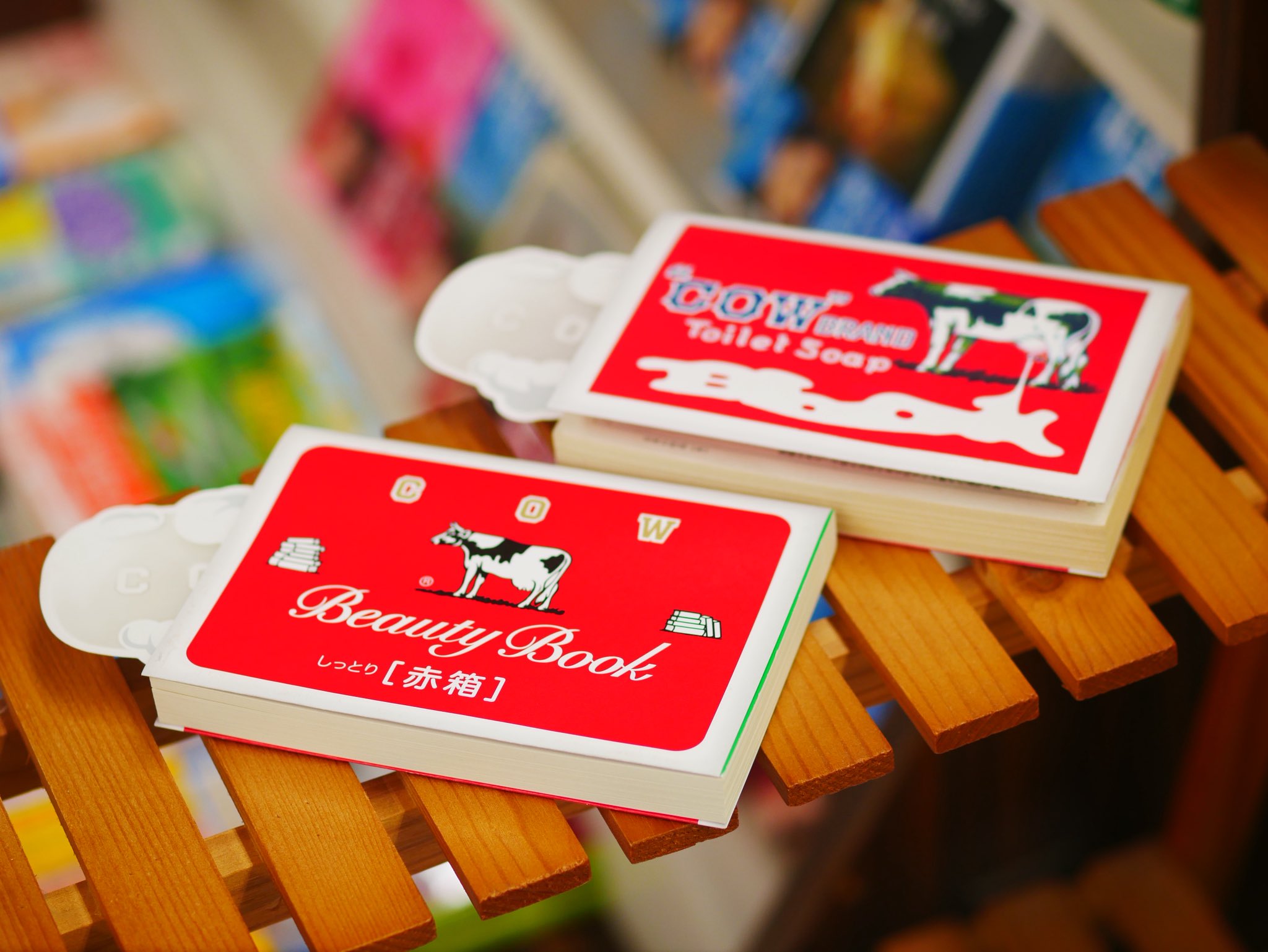 牛乳石鹸ブックカバー、進呈します。 - Lounge B books